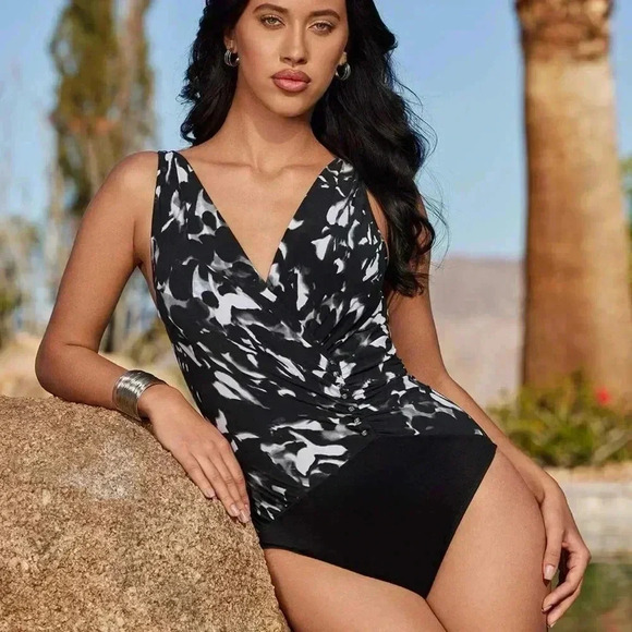 NWOT Magicsuit Dream State Bindy One Piece Swimsuit - Picture 1 of 13